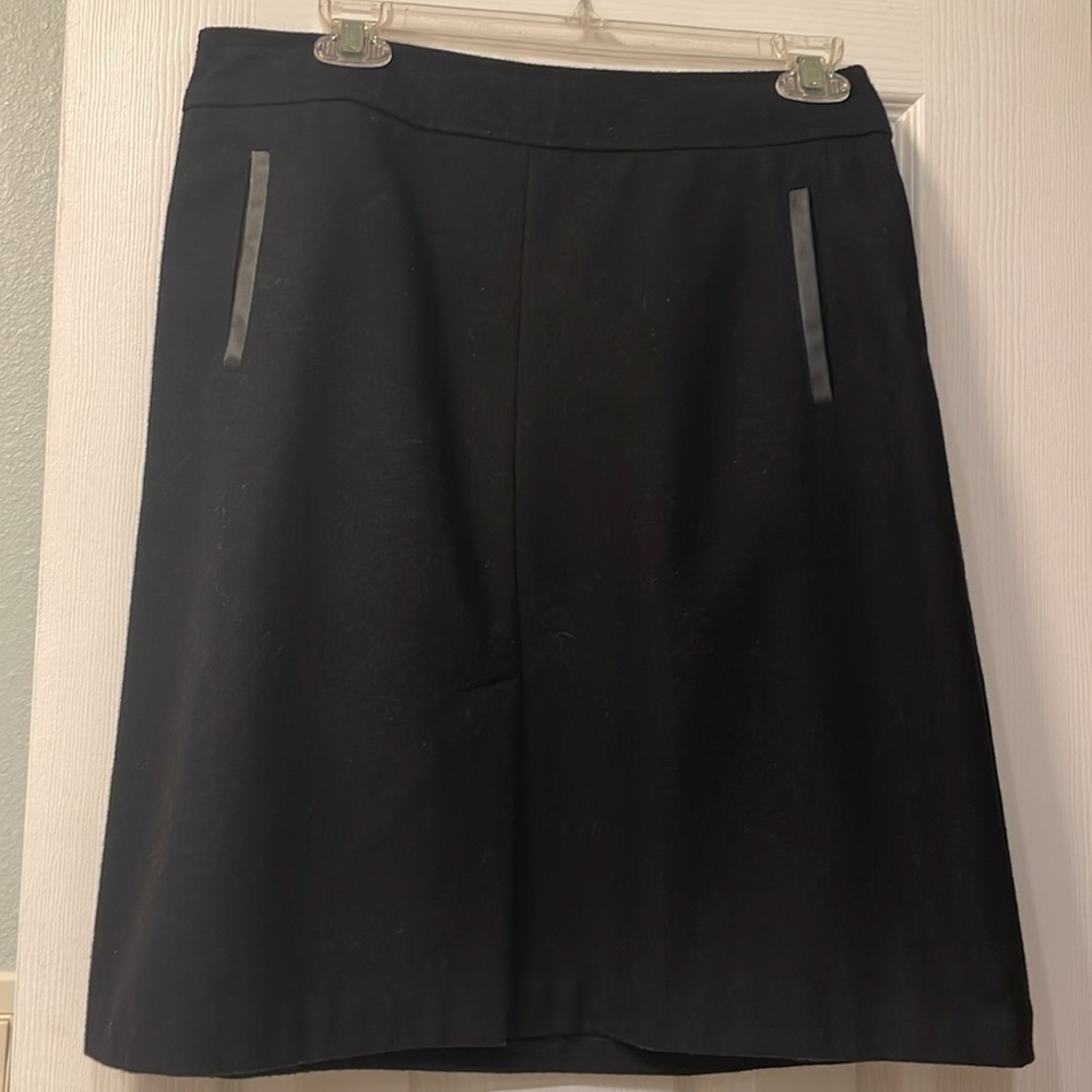 Banana Republic black wool blend A-line skirt with faux leather trimmed pockets